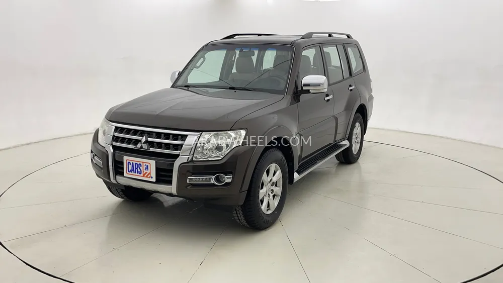 Mitsubishi Pajero 2017 for Sale in Dubai Image-7