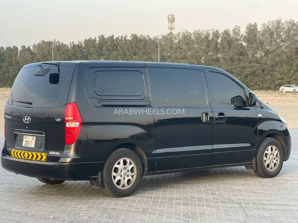 Hyundai H-1 Starex 2016 for Sale in Sharjah Image-5