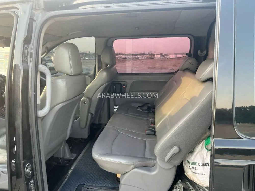 Hyundai H-1 Starex 2016 for Sale in Sharjah Image-10