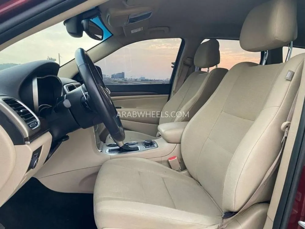 Jeep Cherokee 2017 for Sale in Sharjah Image-10