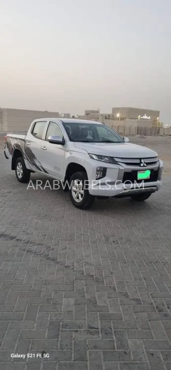 Mitsubishi L200 2020 for Sale in Sharjah Image-3