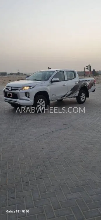 Mitsubishi L200 2020 for Sale in Sharjah Image-4