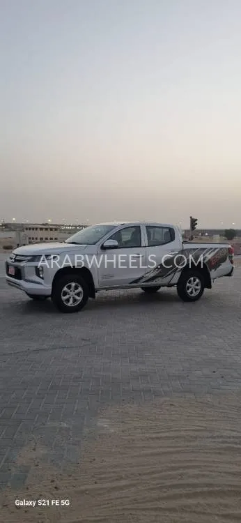 Mitsubishi L200 2020 for Sale in Sharjah Image-8