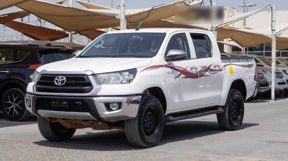 Toyota Hilux 2021 for Sale in Sharjah Image-3