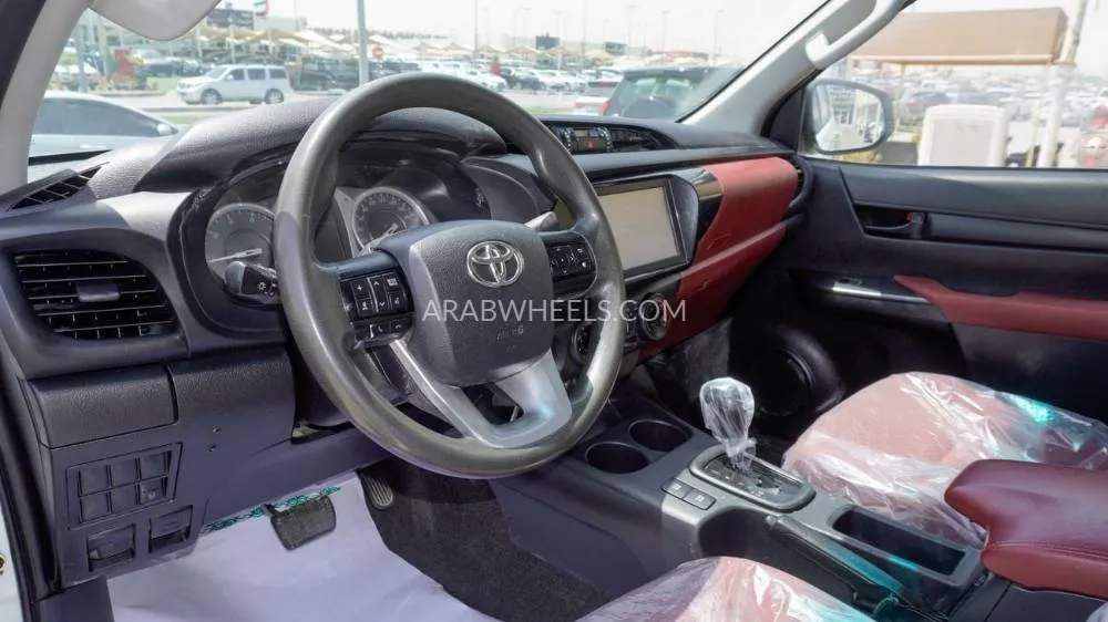 Toyota Hilux 2021 for Sale in Sharjah Image-4