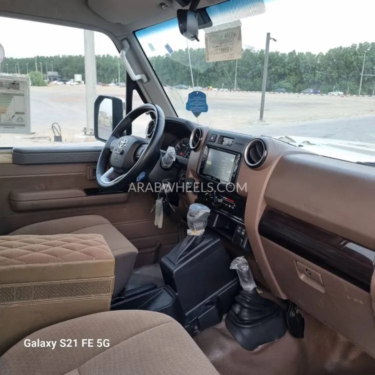تويوتا لاند كروزر 70 سيريز 2024 for Sale in الشارقة Image-13