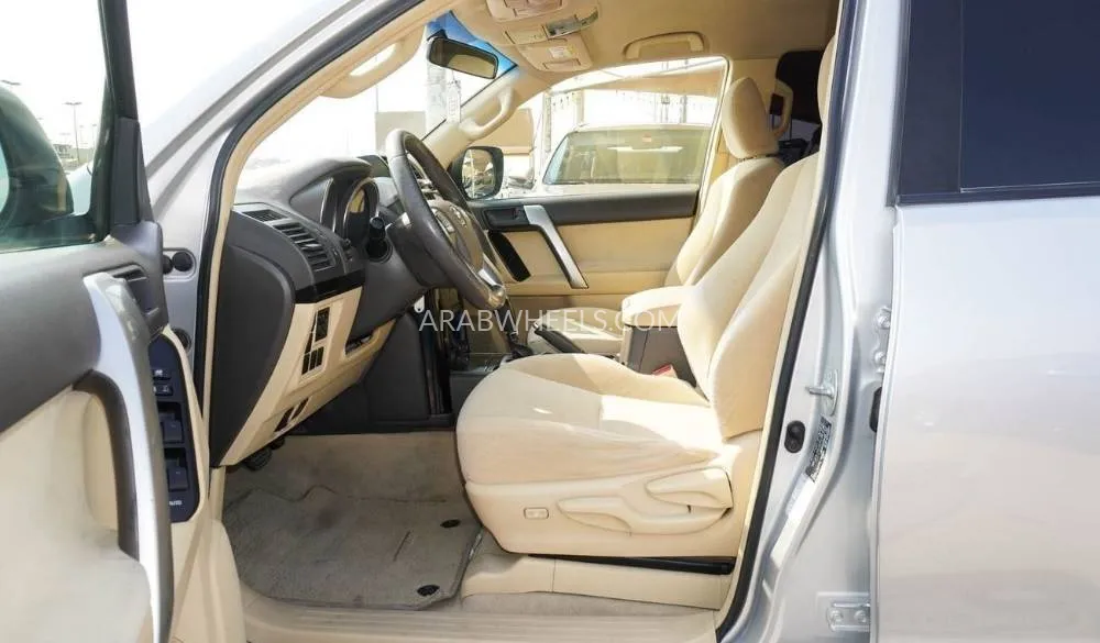 Toyota Land Cruiser Prado 2017 for Sale in Sharjah Image-11