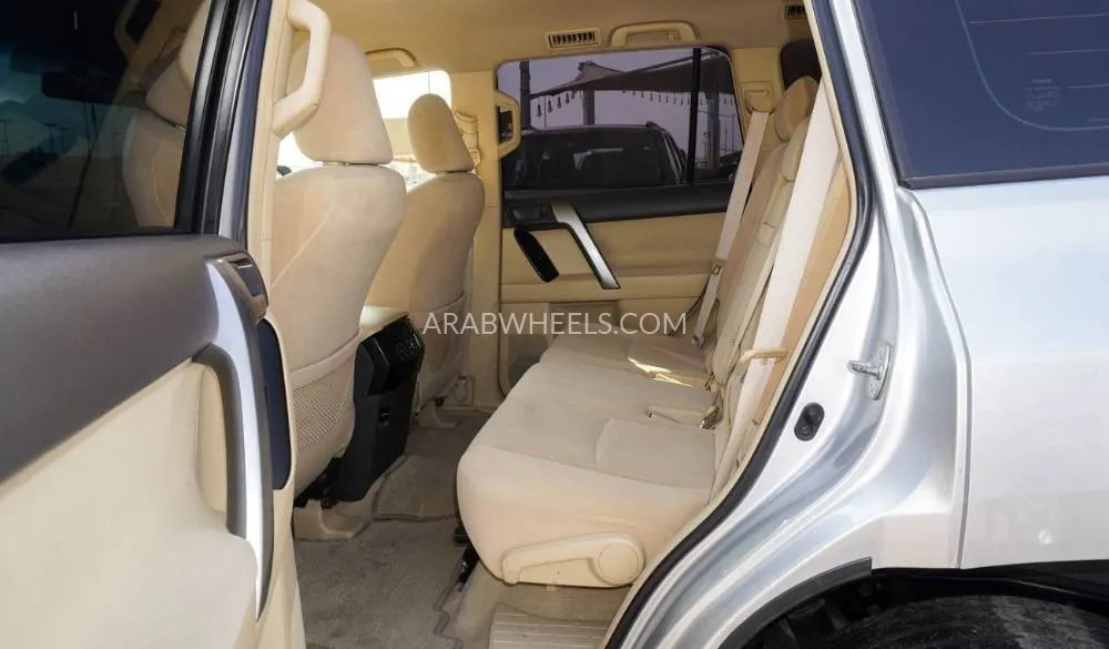 Toyota Land Cruiser Prado 2017 for Sale in Sharjah Image-12