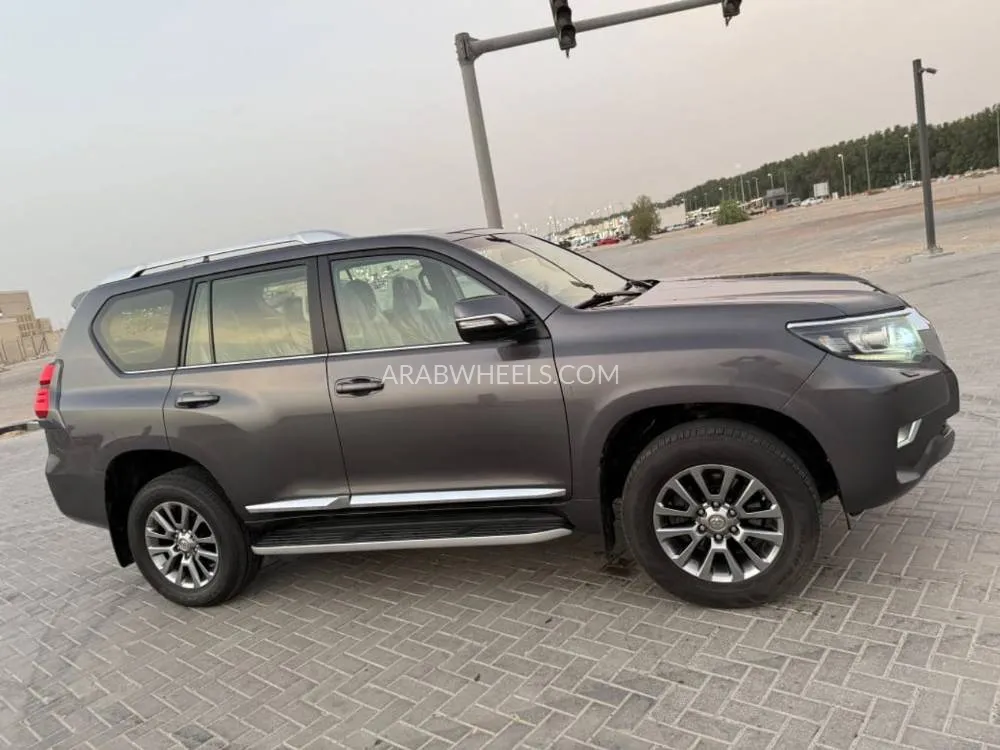 Toyota Land Cruiser Prado 2019 for Sale in Sharjah Image-9