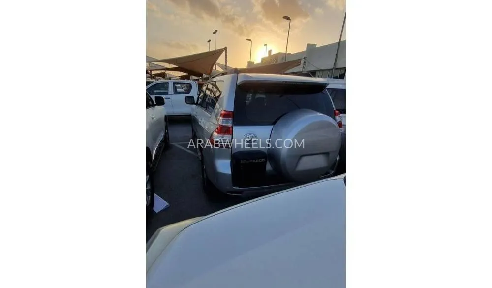 Toyota Land Cruiser Prado 2010 for Sale in Sharjah Image-12