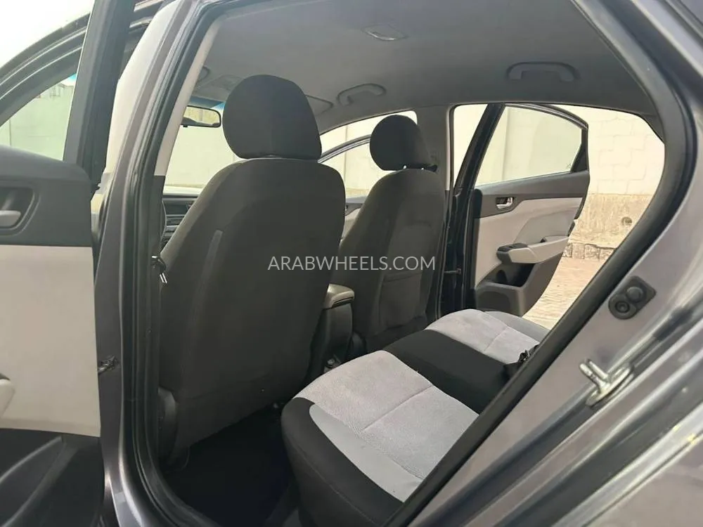 Hyundai Accent 2018 for Sale in Sharjah Image-9