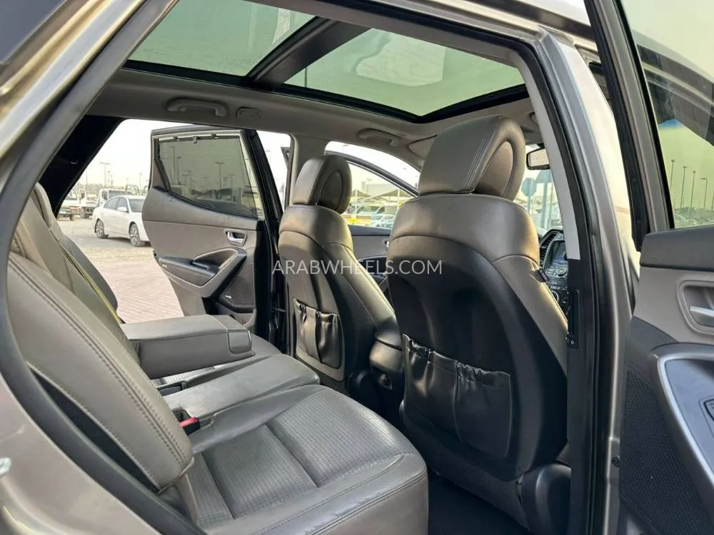 Hyundai Grand Santa Fe 2013 for Sale in Sharjah Image-15