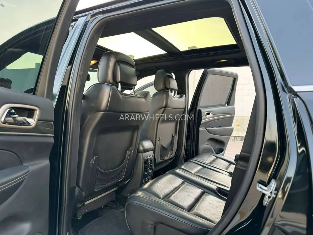 Jeep Cherokee 2014 for Sale in Sharjah Image-12