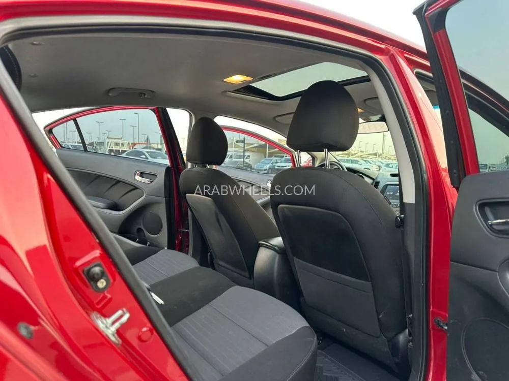 Kia Forte 2018 for Sale in Sharjah Image-10