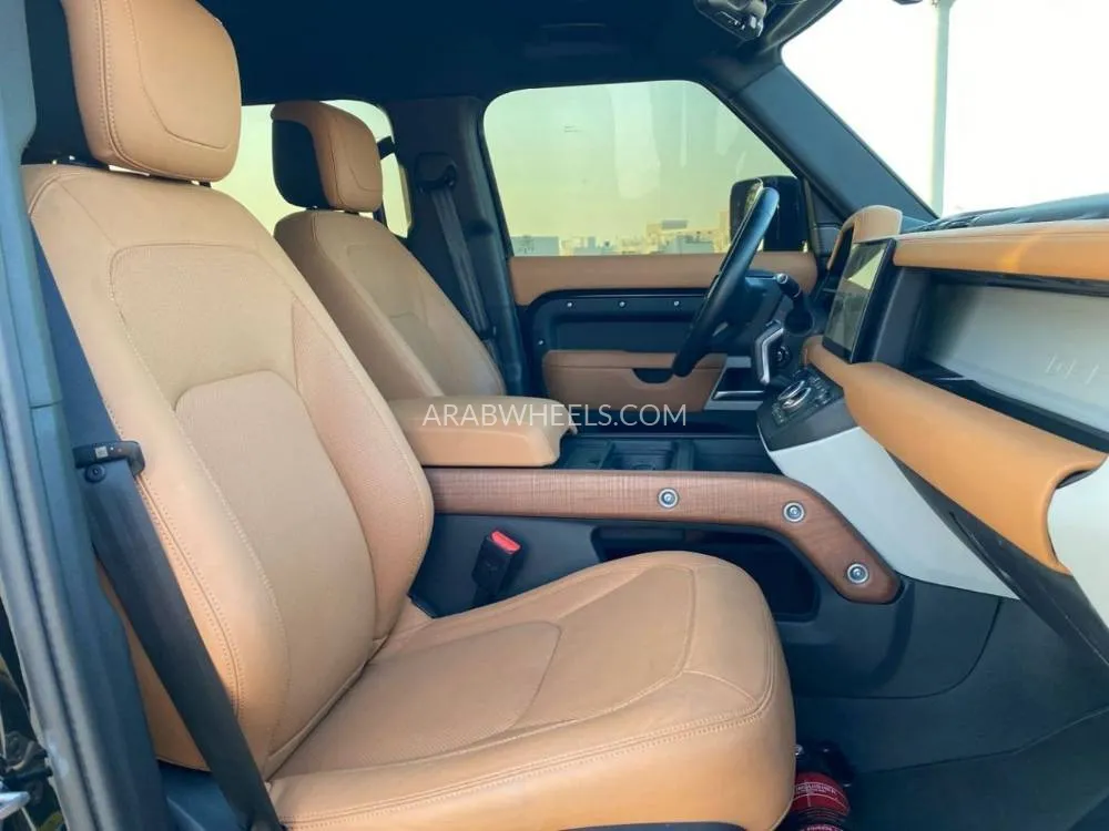 Land Rover Defender 2024 for Sale in Sharjah Image-11