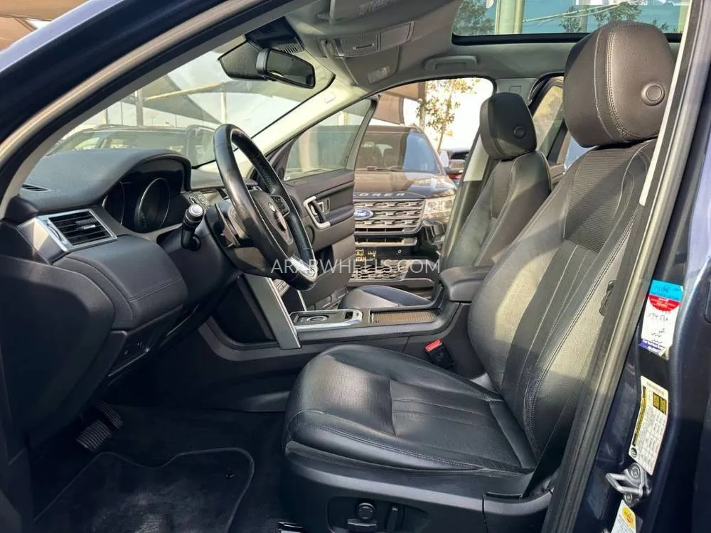 Land Rover Discovery 2016 for Sale in Sharjah Image-7