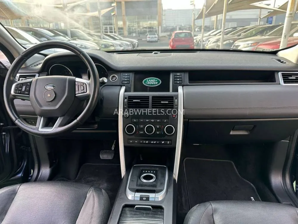 Land Rover Discovery 2016 for Sale in Sharjah Image-8