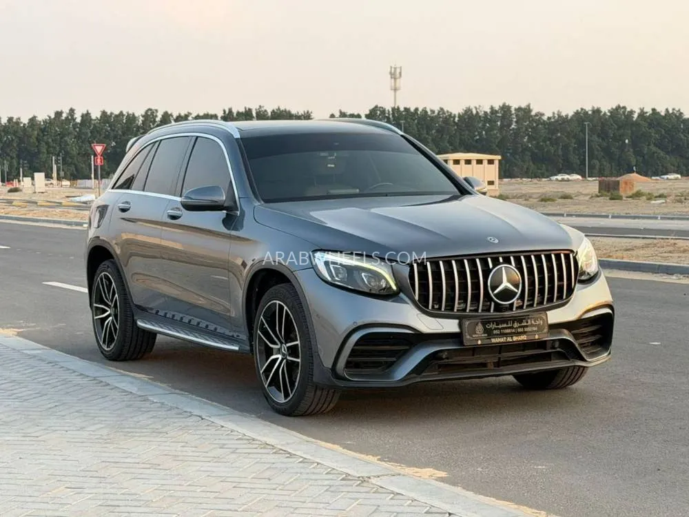 مرسيدس بنز GLC كلاس 2018 for Sale in الشارقة Image-2