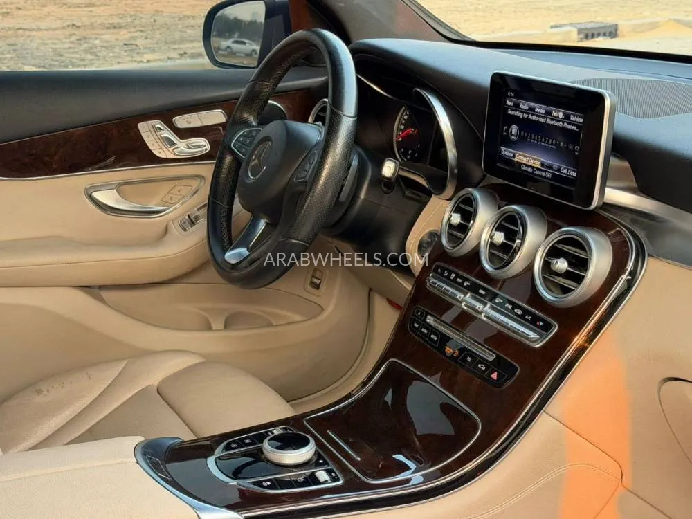 مرسيدس بنز GLC كلاس 2018 for Sale in الشارقة Image-7