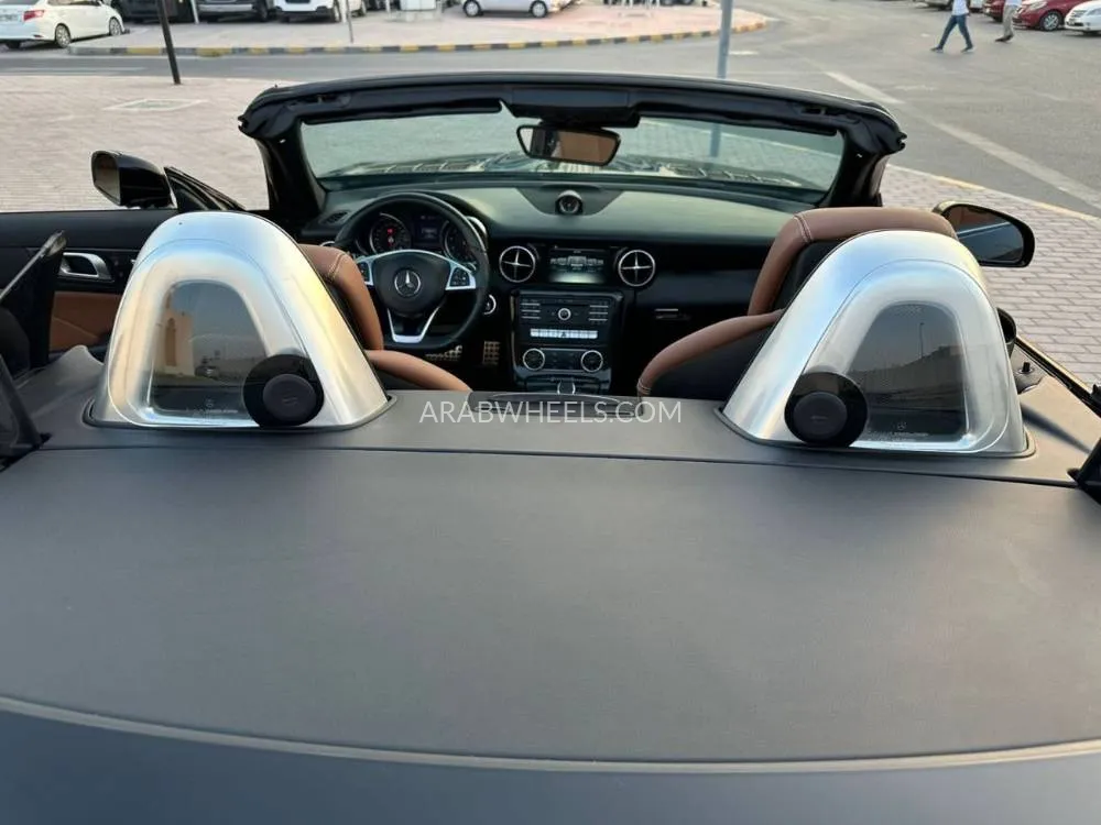 مرسيدس بنز SLC Class 2018 for Sale in الشارقة Image-11
