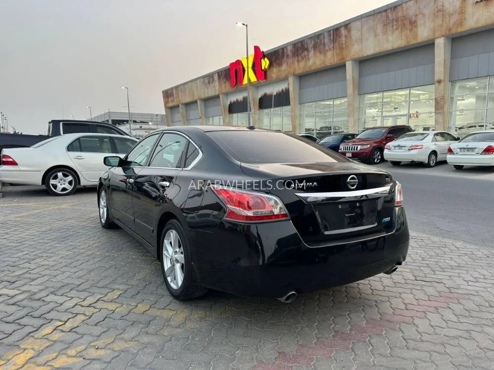 Nissan Altima 2015 for Sale in Sharjah Image-8