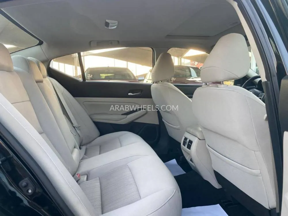 Nissan Altima 2019 for Sale in Sharjah Image-10