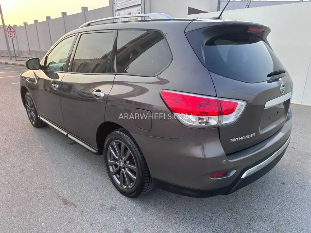 Nissan Pathfinder 2015 for Sale in Sharjah Image-5