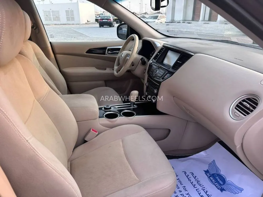Nissan Pathfinder 2015 for Sale in Sharjah Image-9