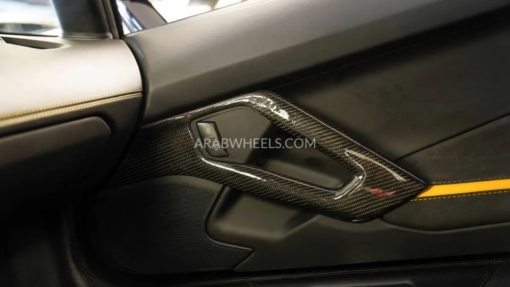 Lamborghini Aventador 2018 for Sale in Dubai Image-11