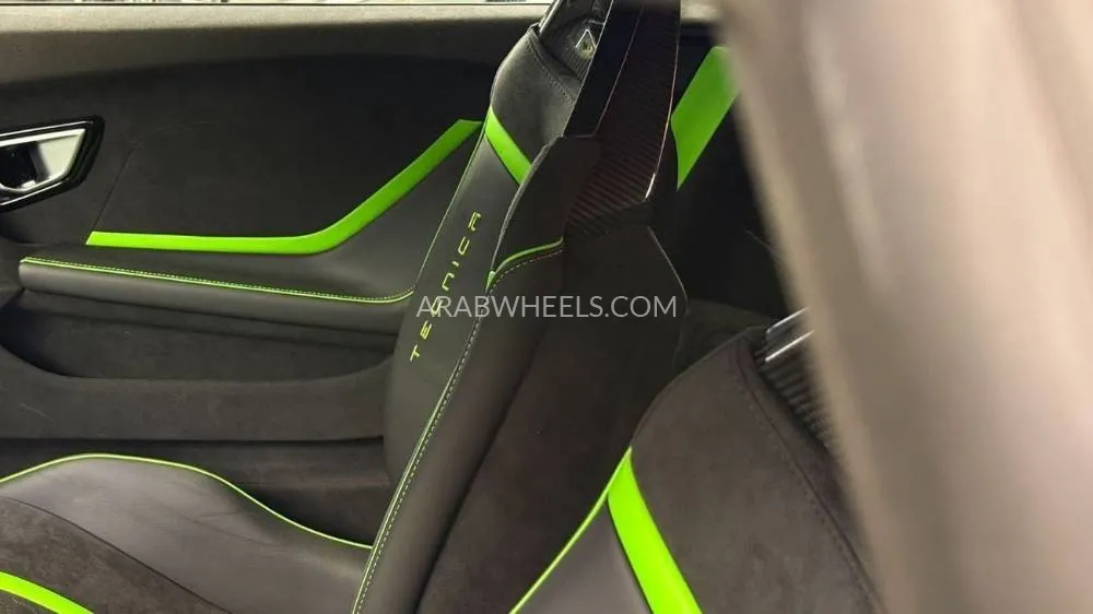 Lamborghini Huracan 2024 for Sale in Dubai Image-11