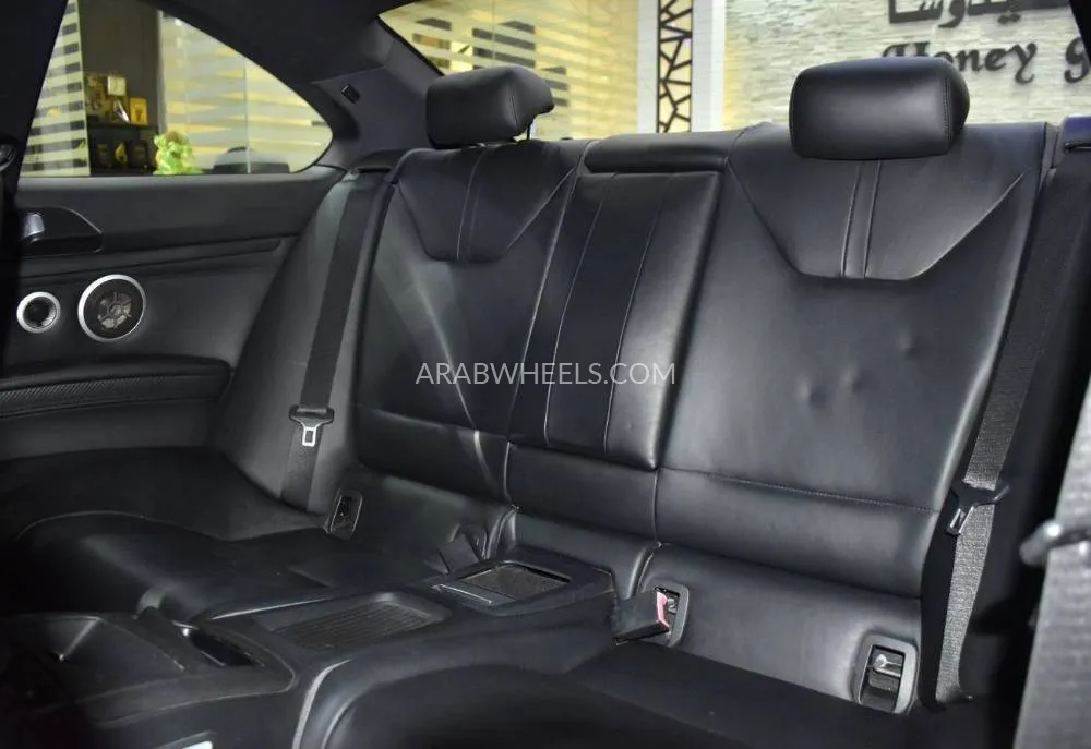 بي إم دبليو الفئة الثالثة 2011 for Sale in دبي Image-15