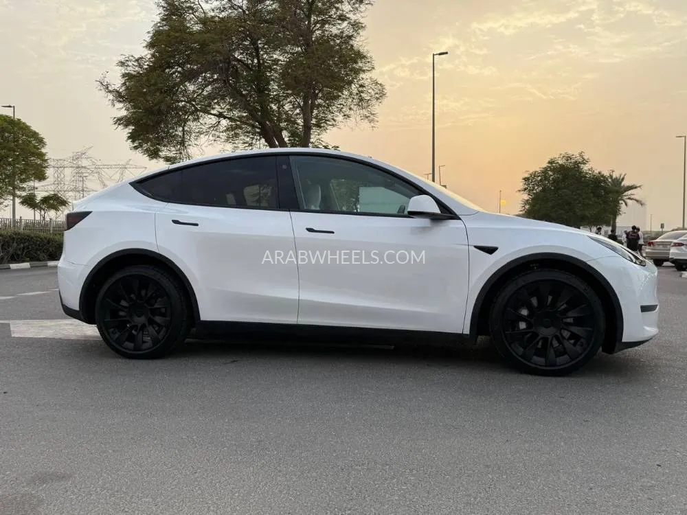 Tesla Model Y 2022 for Sale in Dubai Image-2