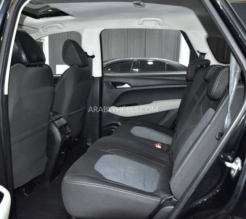 Chevrolet Captiva 2023 for Sale in Dubai Image-16