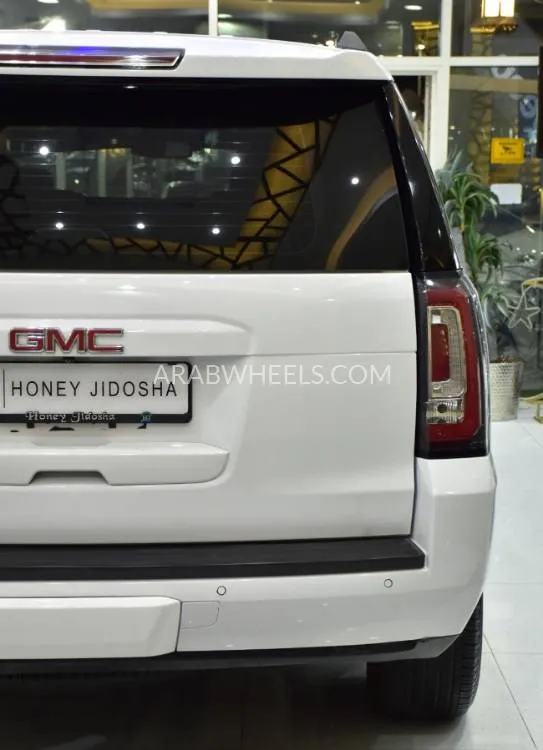 GMC Yukon 2019 for Sale in Dubai Image-9