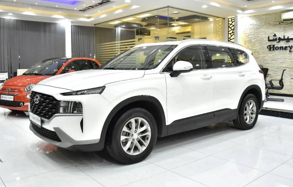 Hyundai Grand Santa Fe 2023 for Sale in Dubai Image-3