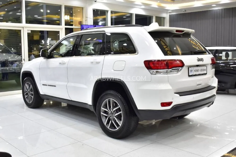 Jeep Cherokee 2020 for Sale in Dubai Image-7