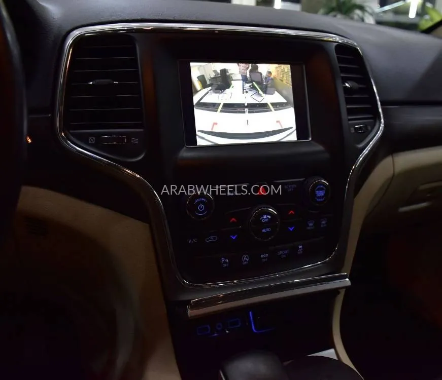 Jeep Cherokee 2020 for Sale in Dubai Image-14