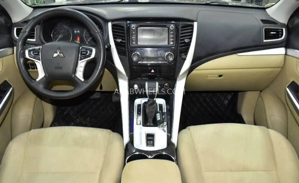 Mitsubishi Montero Sport 2016 for Sale in Dubai Image-11