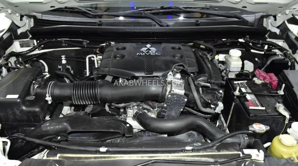 Mitsubishi Montero Sport 2021 for Sale in Dubai Image-18