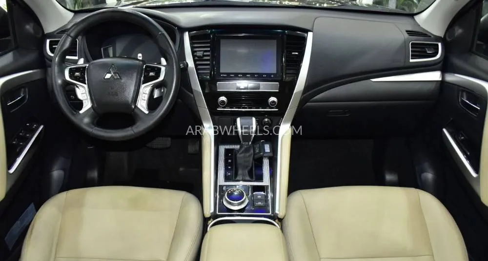 Mitsubishi Montero Sport 2023 for Sale in Dubai Image-11