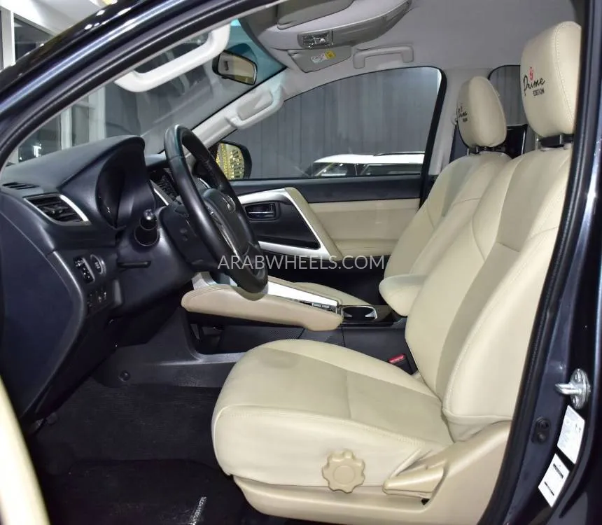 Mitsubishi Montero Sport 2023 for Sale in Dubai Image-10