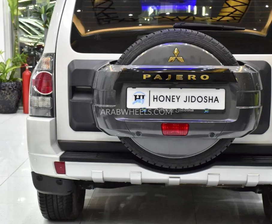 Mitsubishi Pajero 2018 for Sale in Dubai Image-8