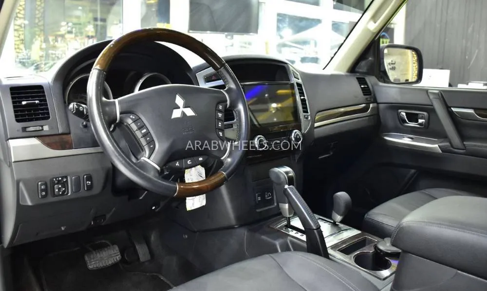Mitsubishi Pajero 2018 for Sale in Dubai Image-12