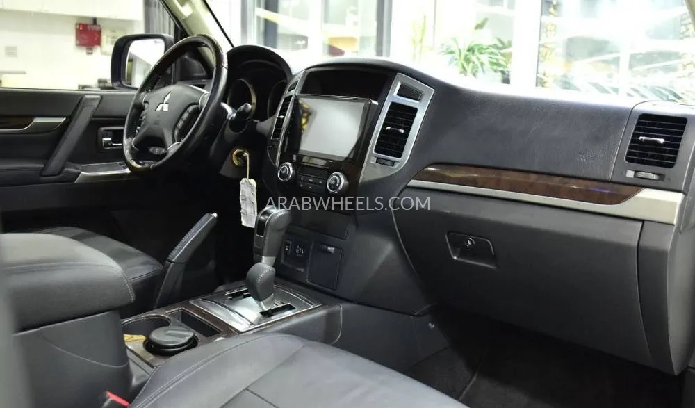 Mitsubishi Pajero 2018 for Sale in Dubai Image-14