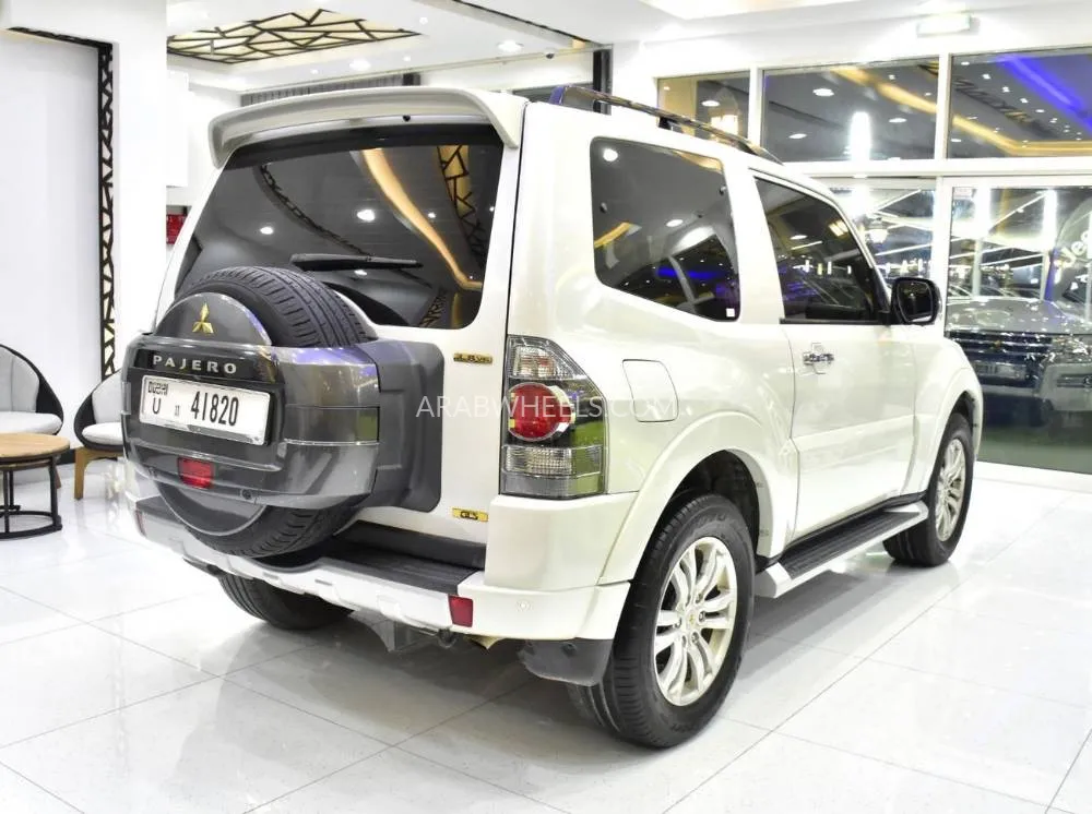 Mitsubishi Pajero 2018 for Sale in Dubai Image-6