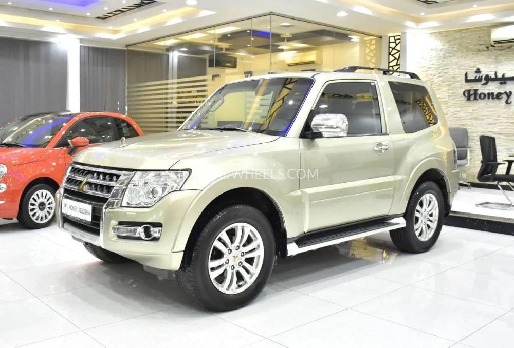Mitsubishi Pajero 2018 for Sale in Dubai Image-3
