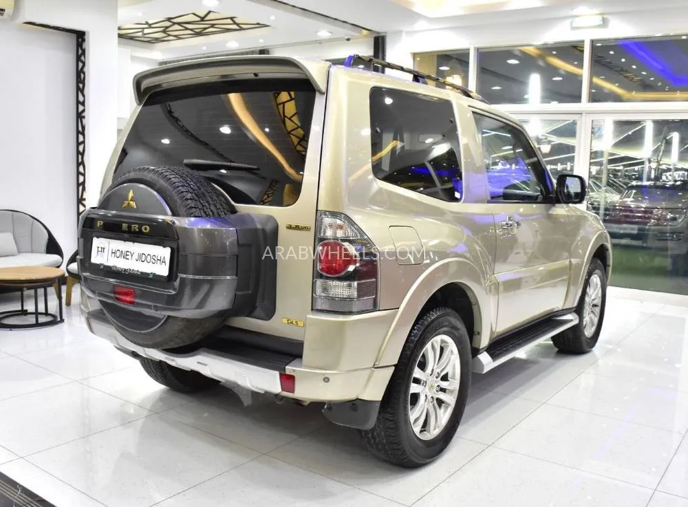 Mitsubishi Pajero 2018 for Sale in Dubai Image-6
