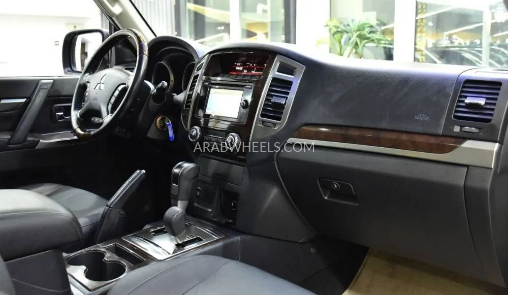 Mitsubishi Pajero 2018 for Sale in Dubai Image-12