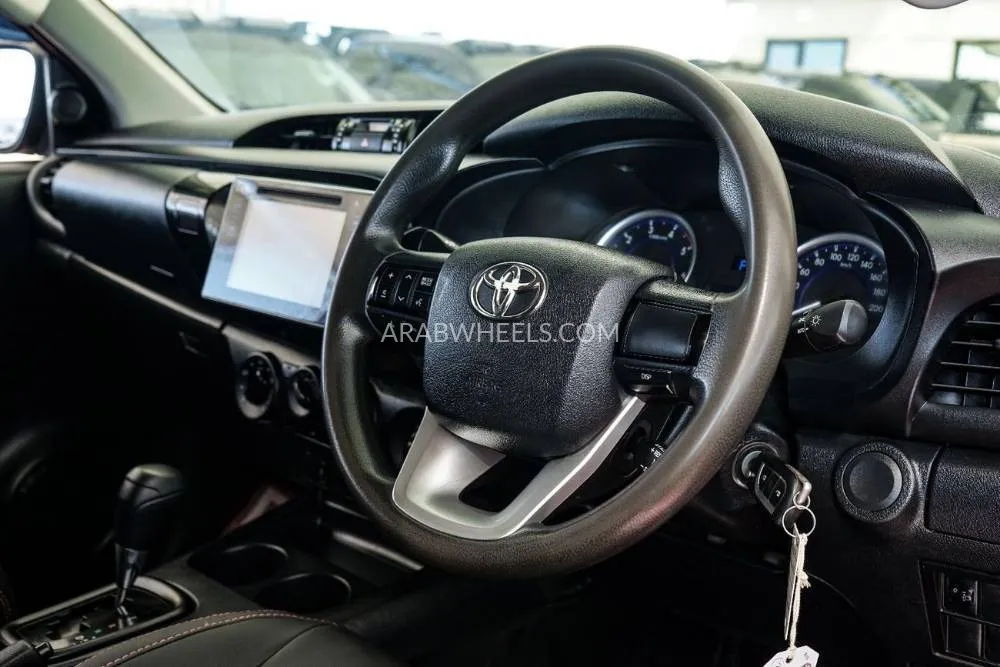 تويوتا هايلوكس 2018 for Sale in دبي Image-15