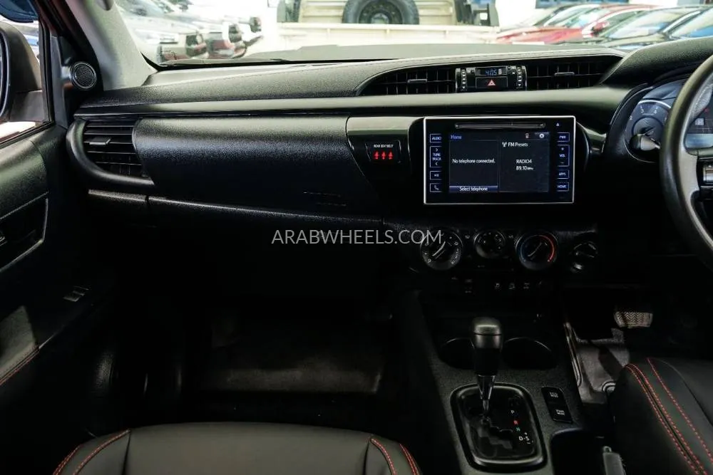 تويوتا هايلوكس 2018 for Sale in دبي Image-20